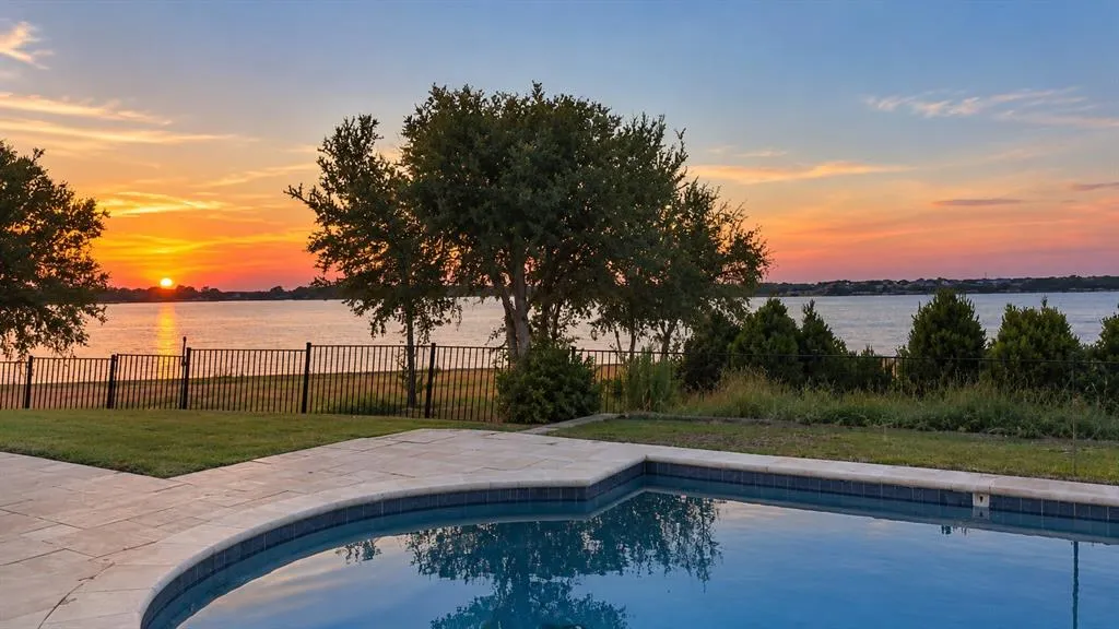 536 Longshore Drive