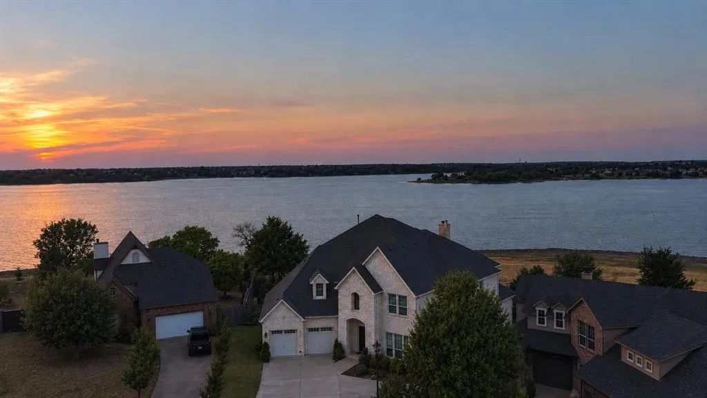 536 Longshore Drive