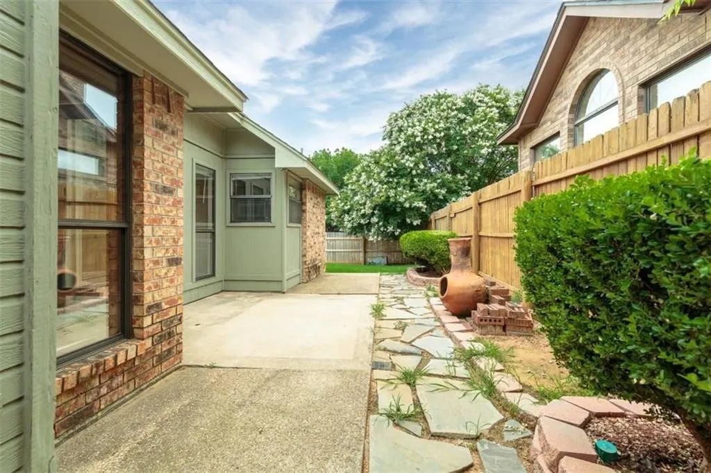 1203 Laurel Lane