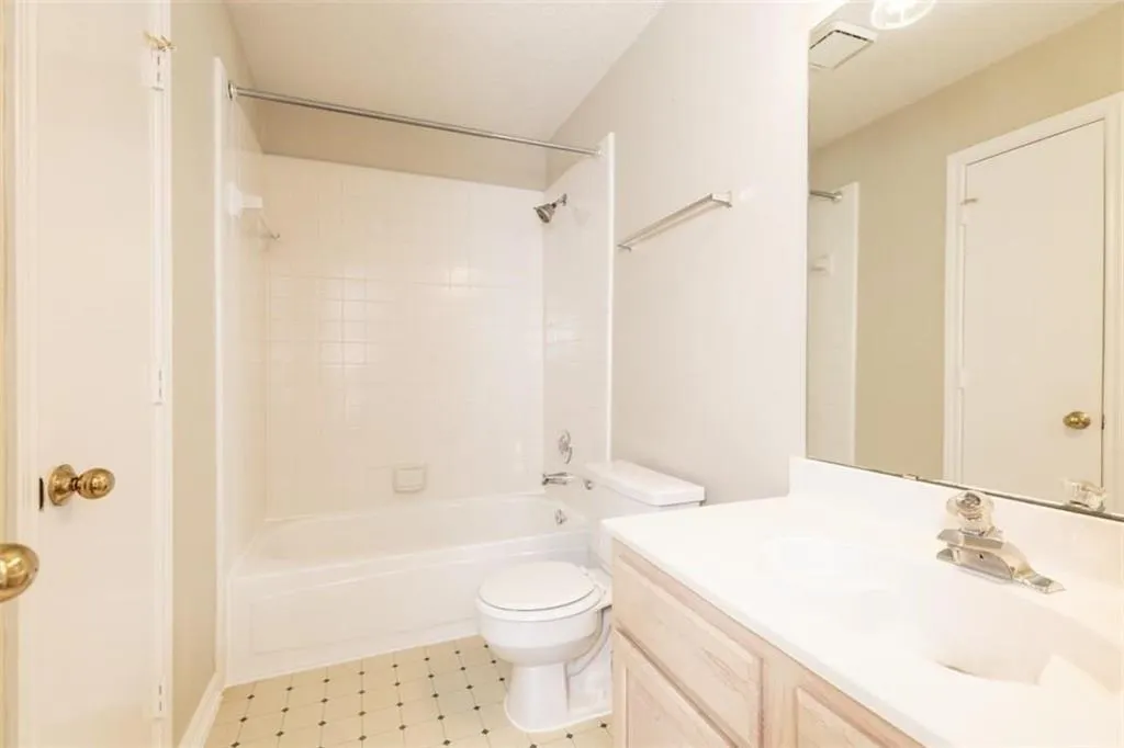 1203 Laurel Lane