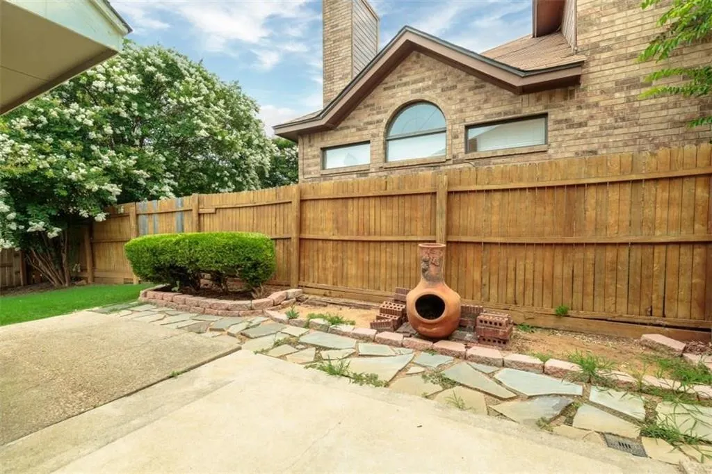 1203 Laurel Lane