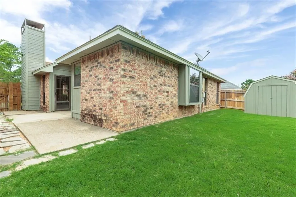 1203 Laurel Lane