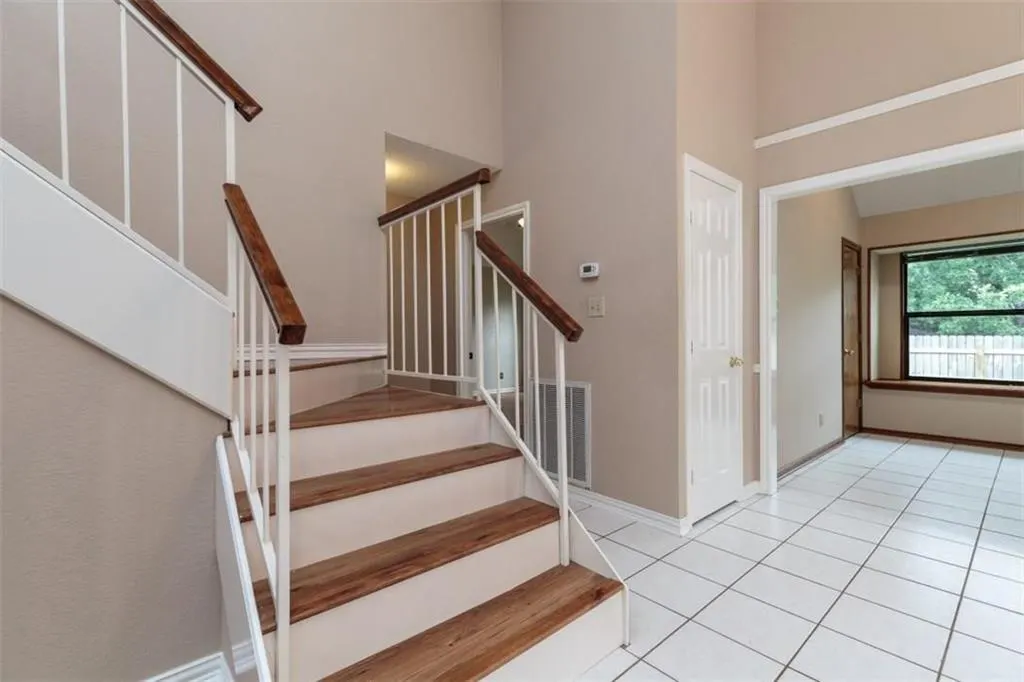 1203 Laurel Lane