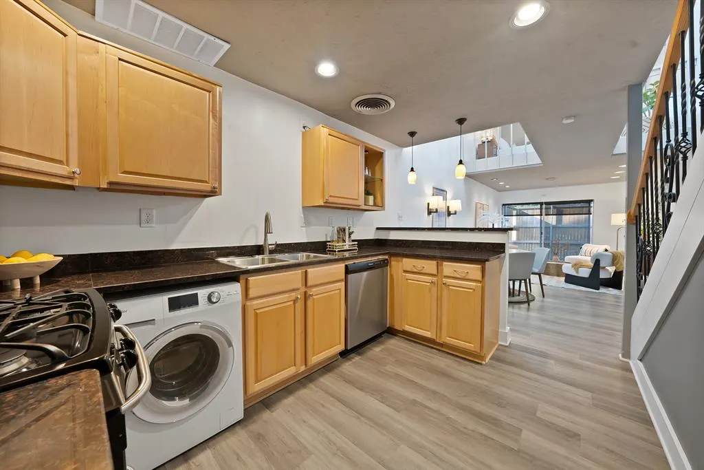 4003 Gilbert Avenue #10