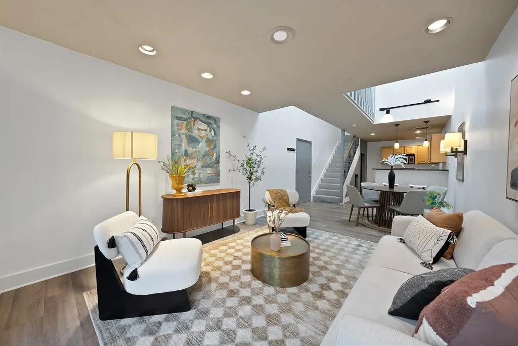 4003 Gilbert Avenue #10