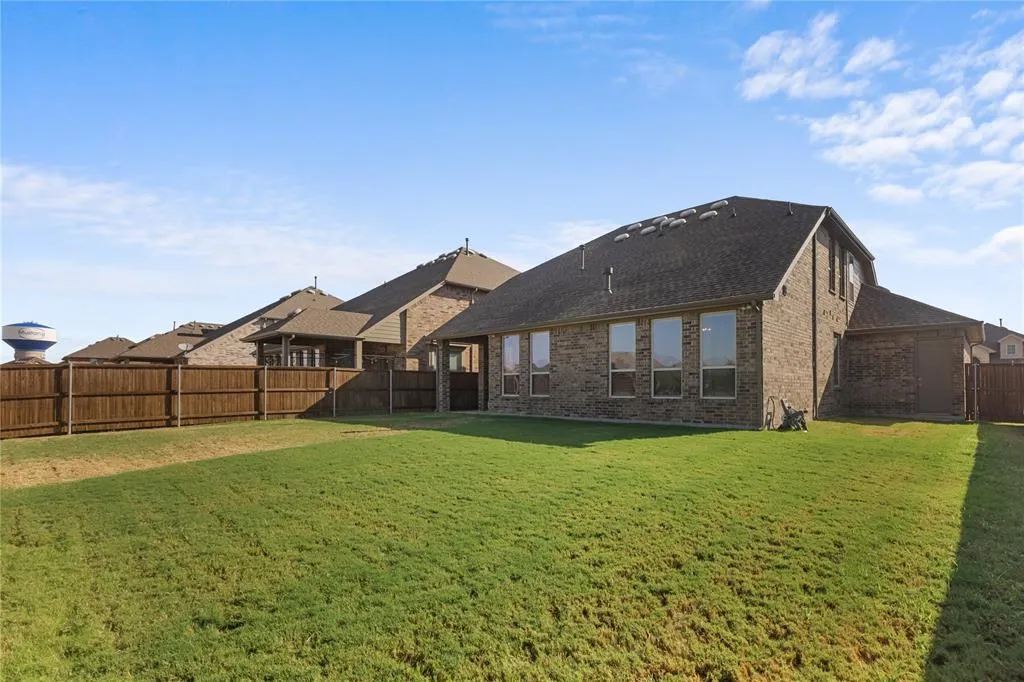 2805 Lakeside Drive