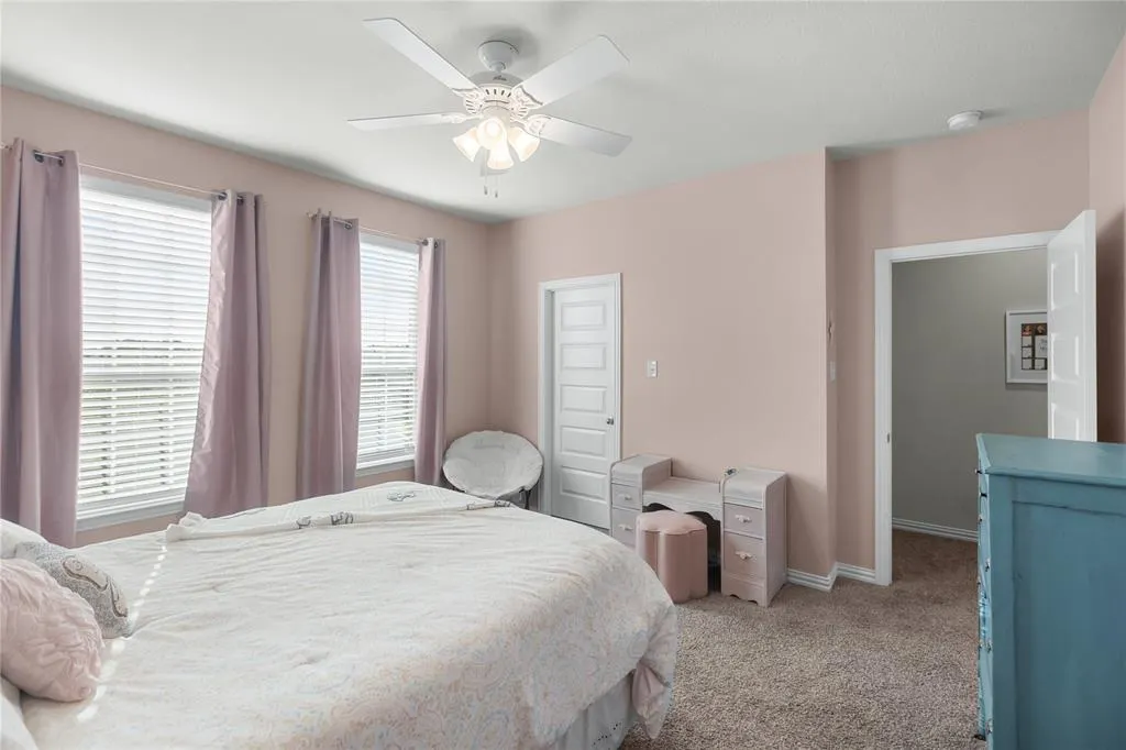 2805 Lakeside Drive