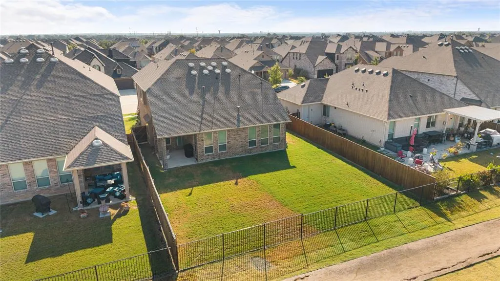 2805 Lakeside Drive
