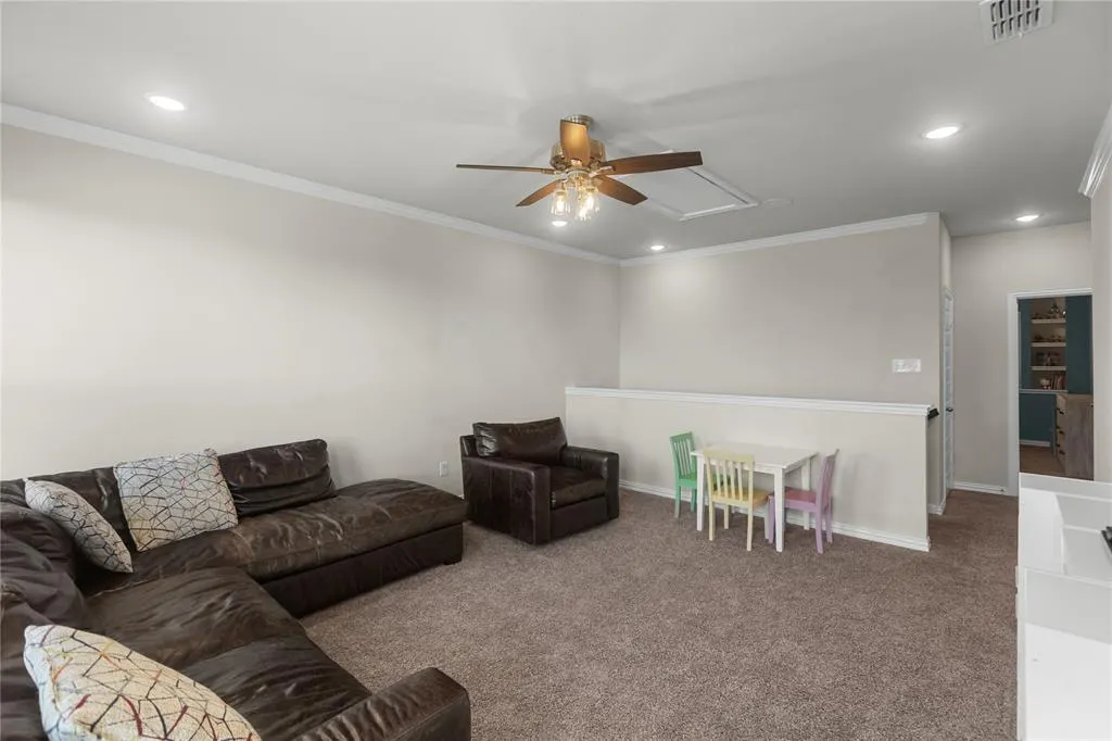 2805 Lakeside Drive
