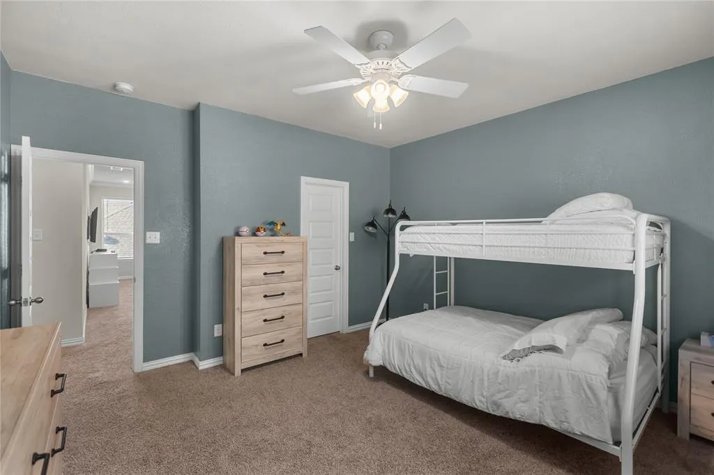 2805 Lakeside Drive