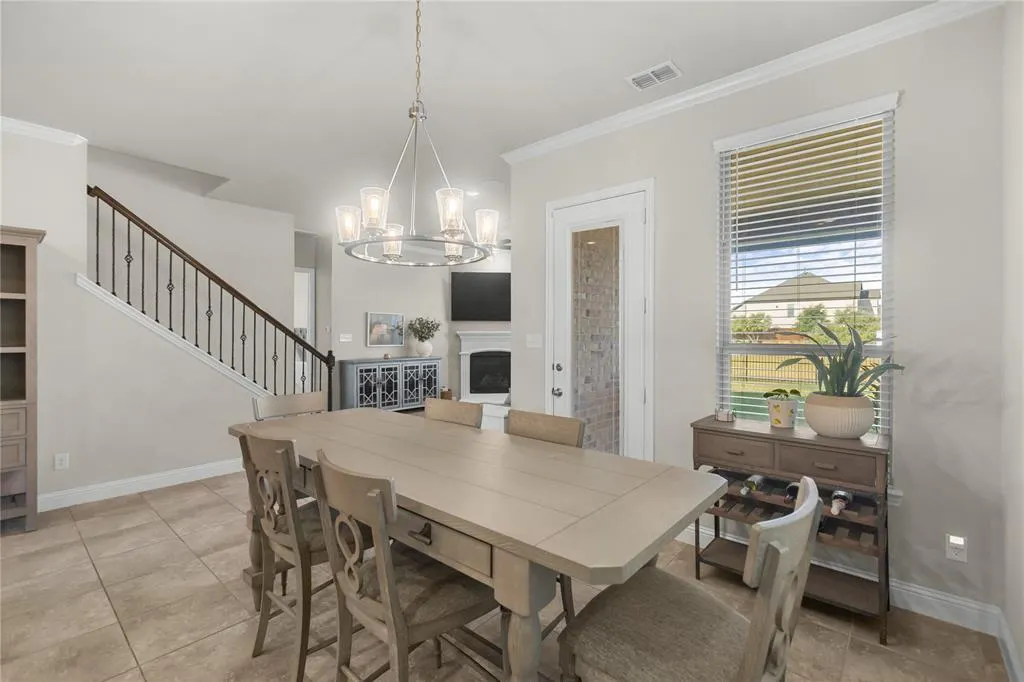 2805 Lakeside Drive