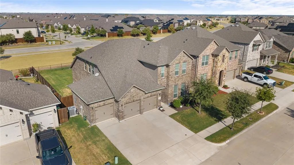 2805 Lakeside Drive