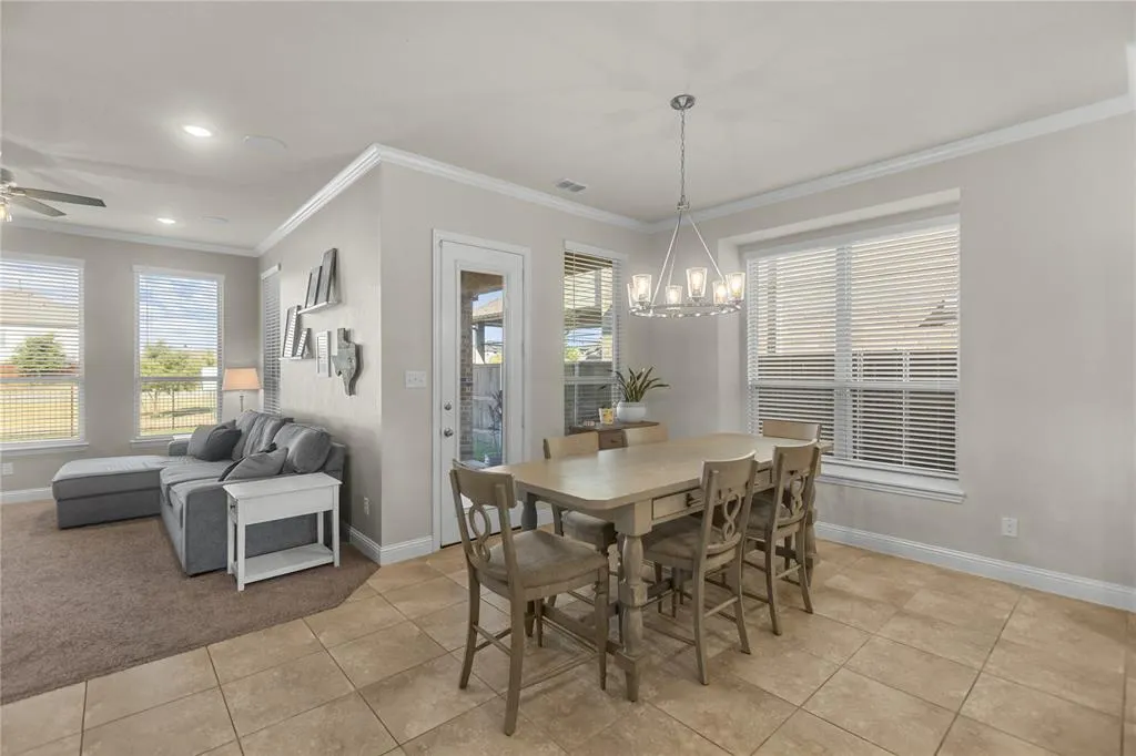 2805 Lakeside Drive