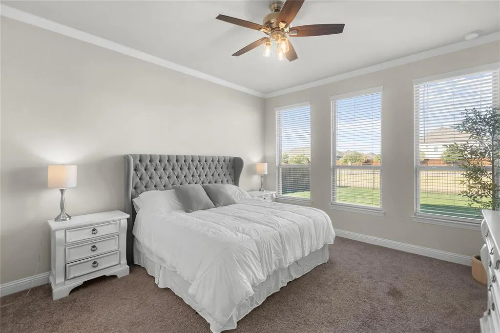 2805 Lakeside Drive