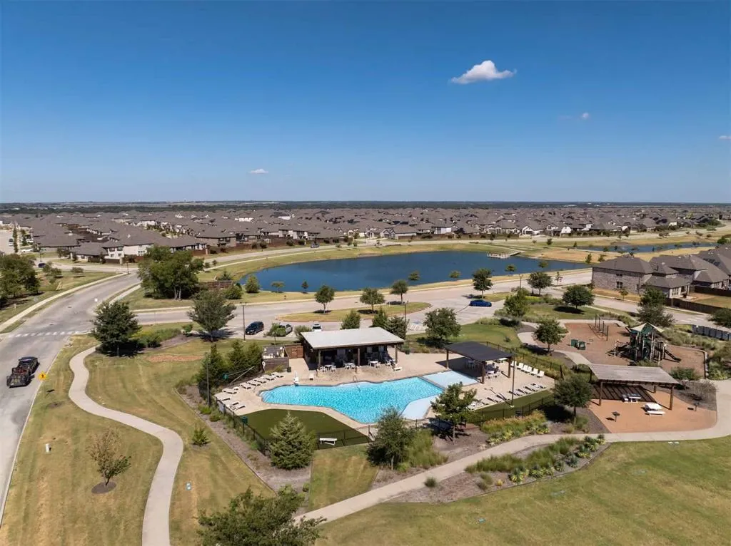 2805 Lakeside Drive