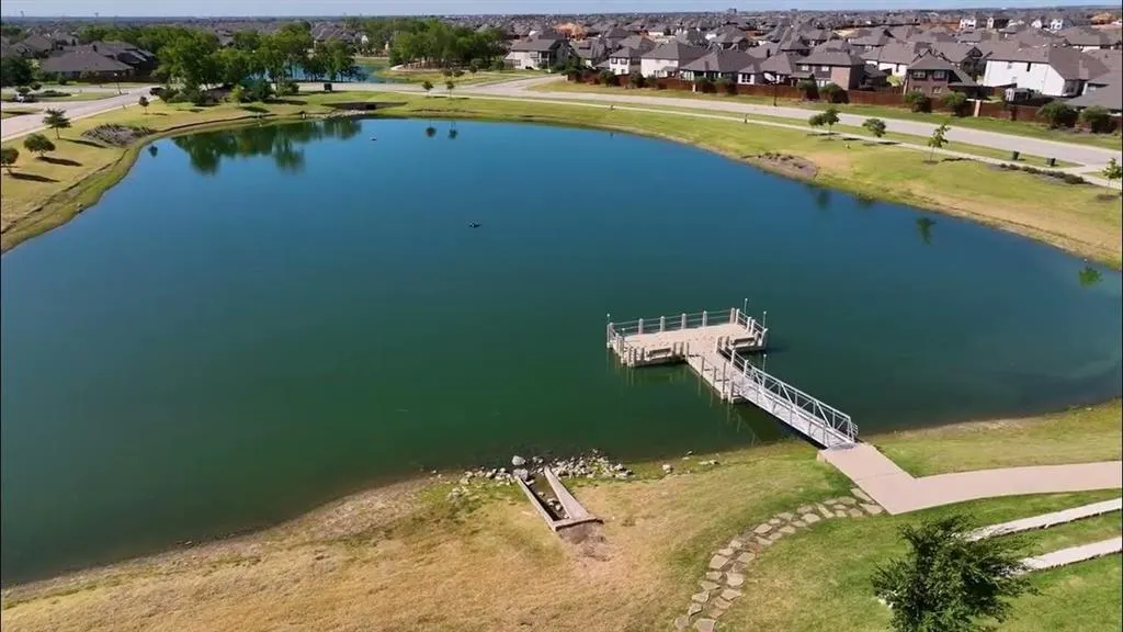 2805 Lakeside Drive