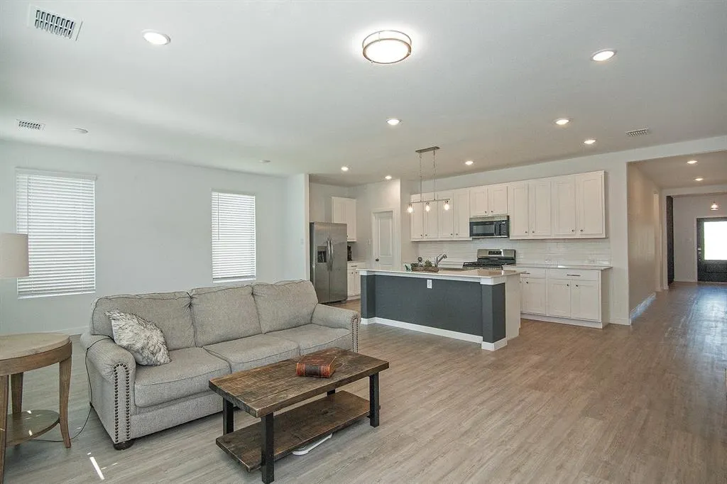1424 Sandpebble Circle