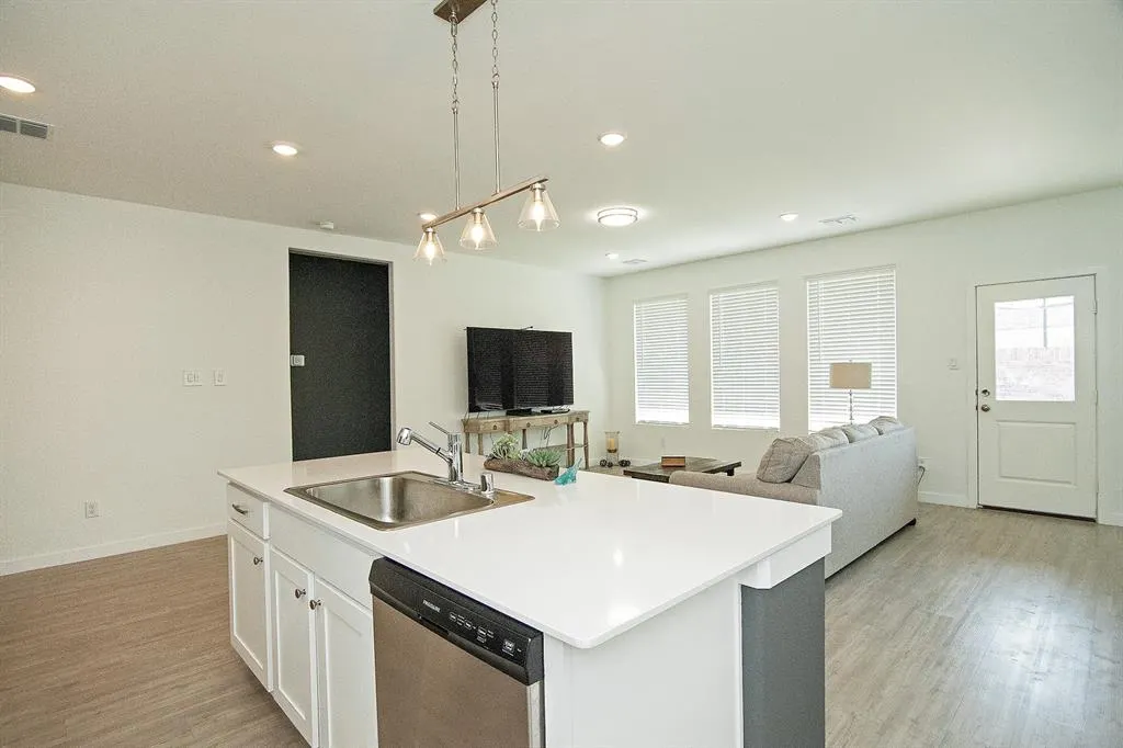 1424 Sandpebble Circle