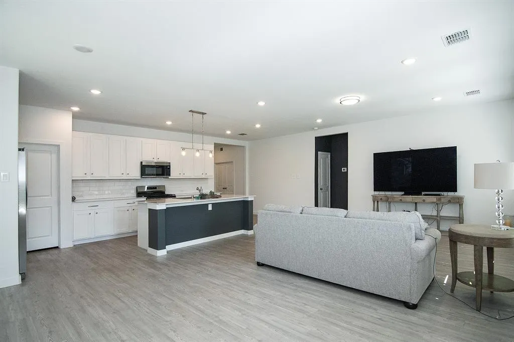 1424 Sandpebble Circle