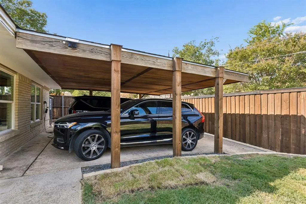 412 Ridgewood Drive