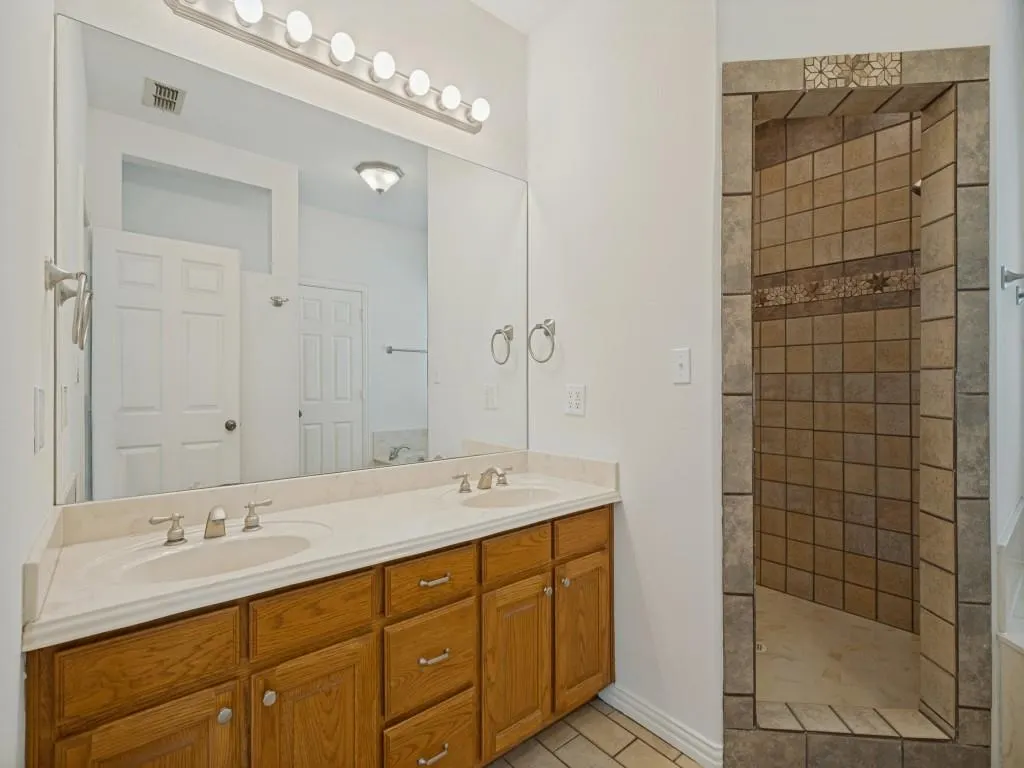 5600 Bridle Path