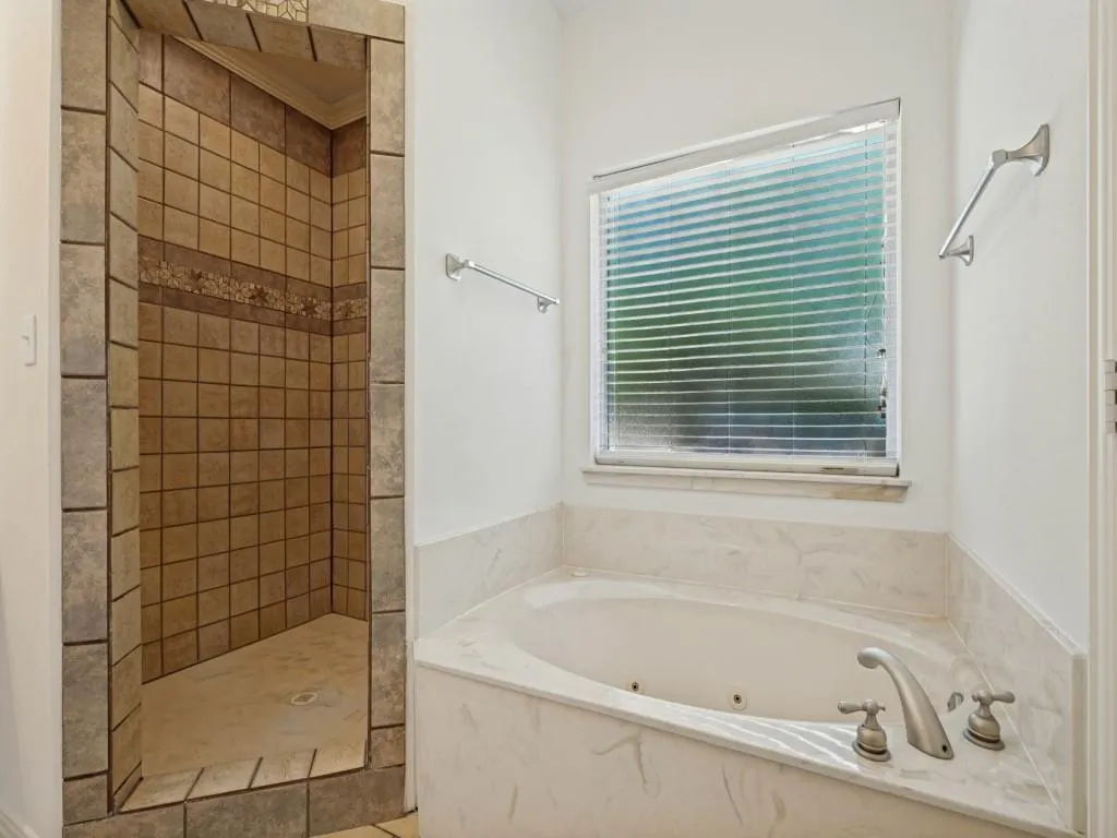 5600 Bridle Path