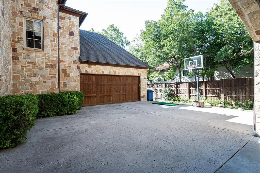 5222 Stonegate Road