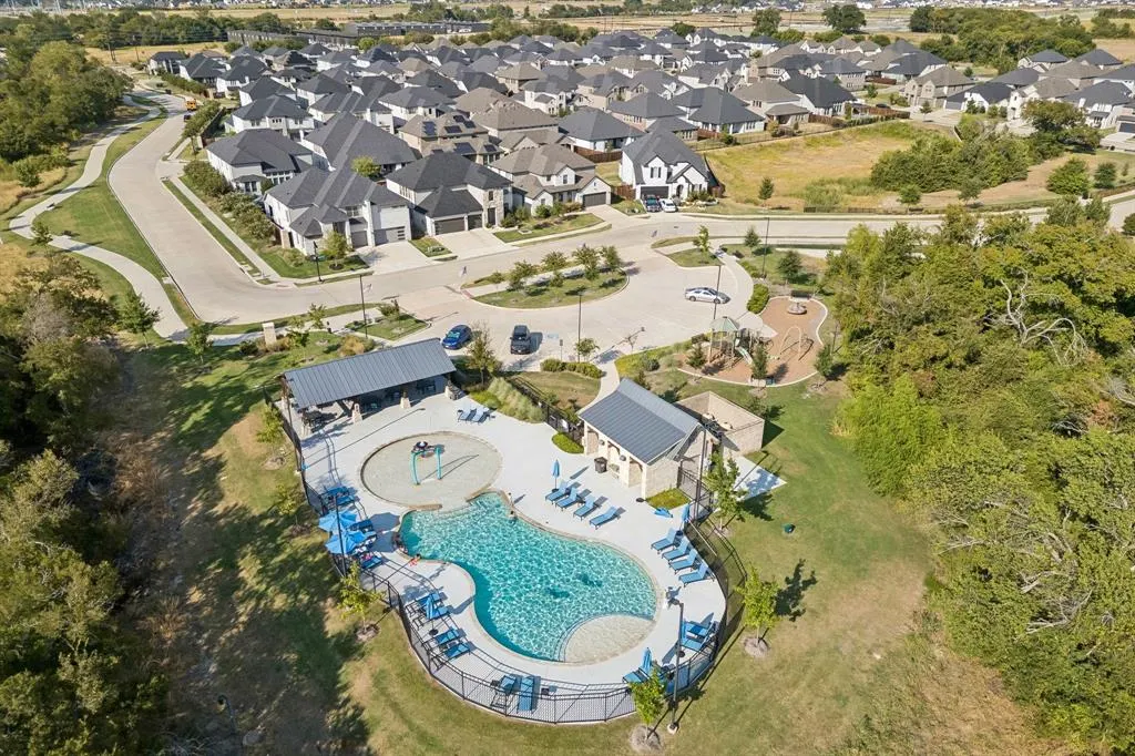 1904 Brentwood Lane