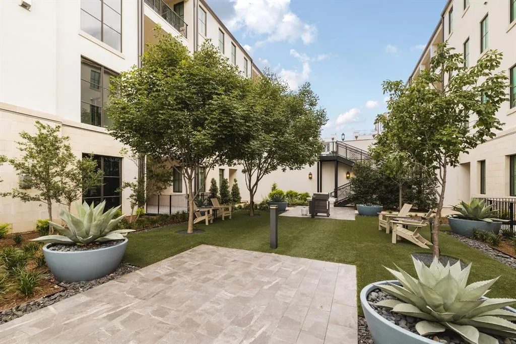 5270 Town And Country Boulevard #112