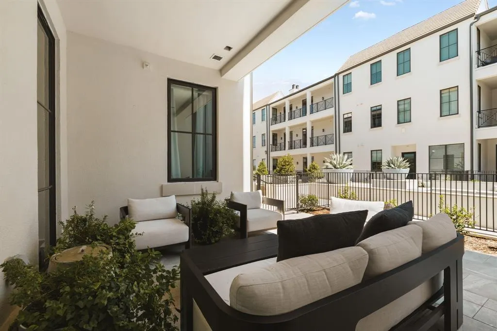 5270 Town And Country Boulevard #112