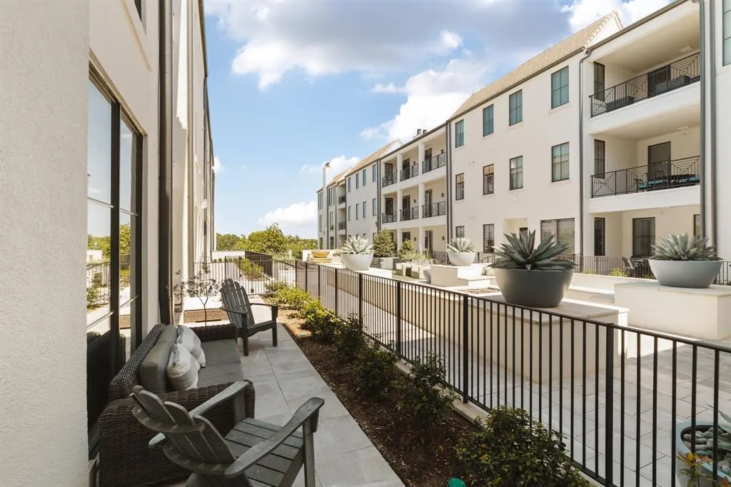 5270 Town And Country Boulevard #112