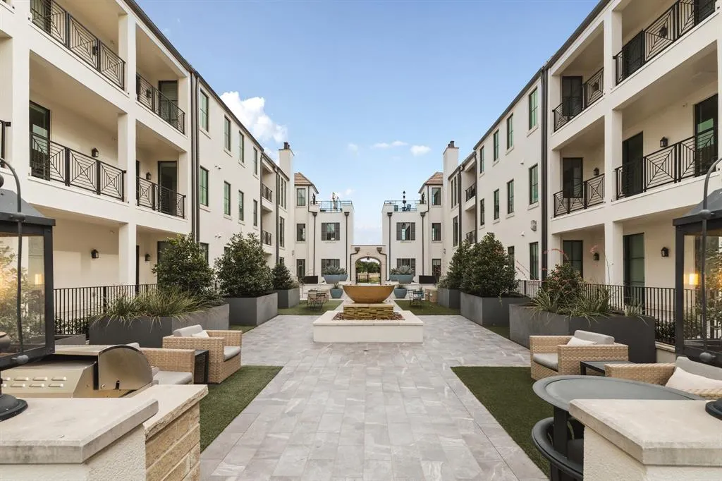 5270 Town And Country Boulevard #112