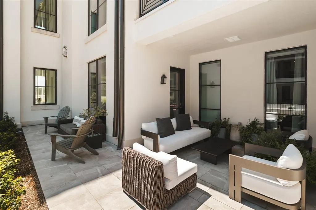 5270 Town And Country Boulevard #112