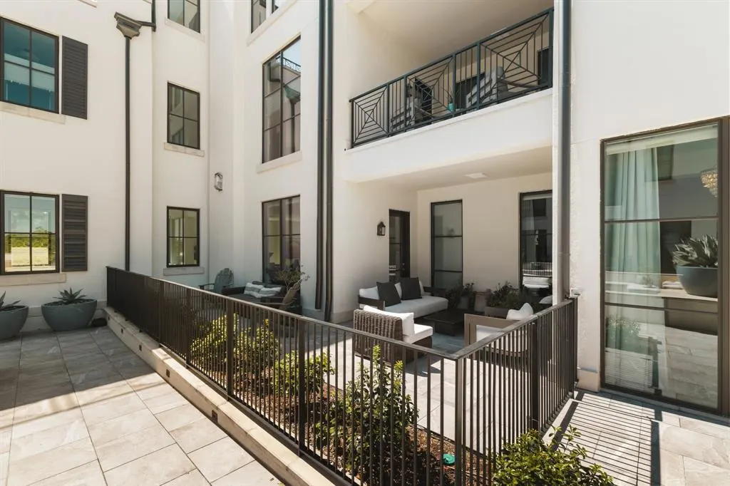 5270 Town And Country Boulevard #112