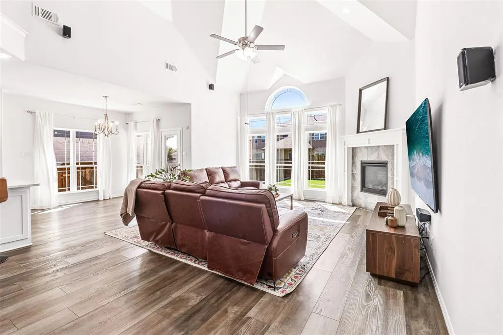 825 Violet Way