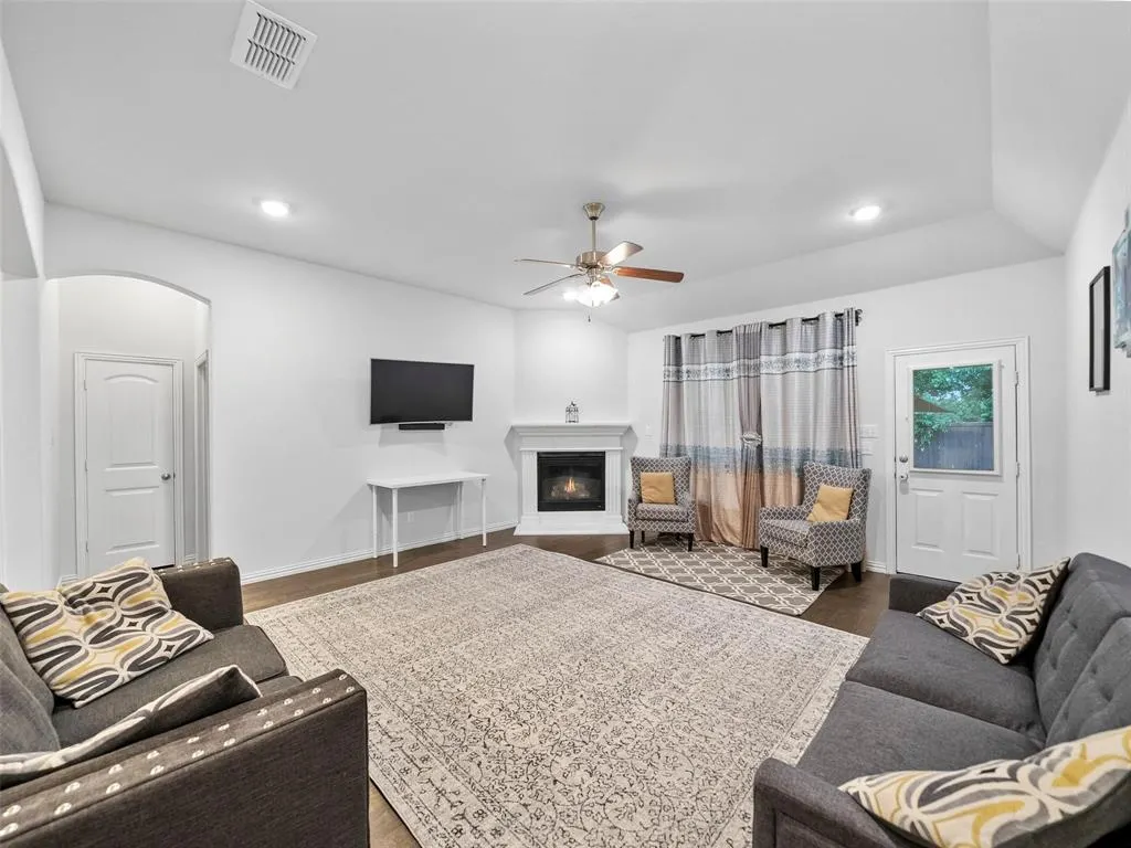 3017 Spring Creek Trail