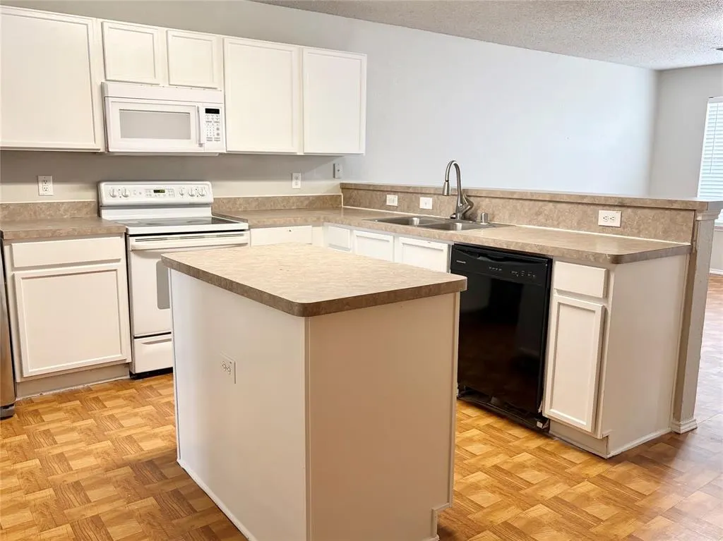 1005 Post Oak Trail