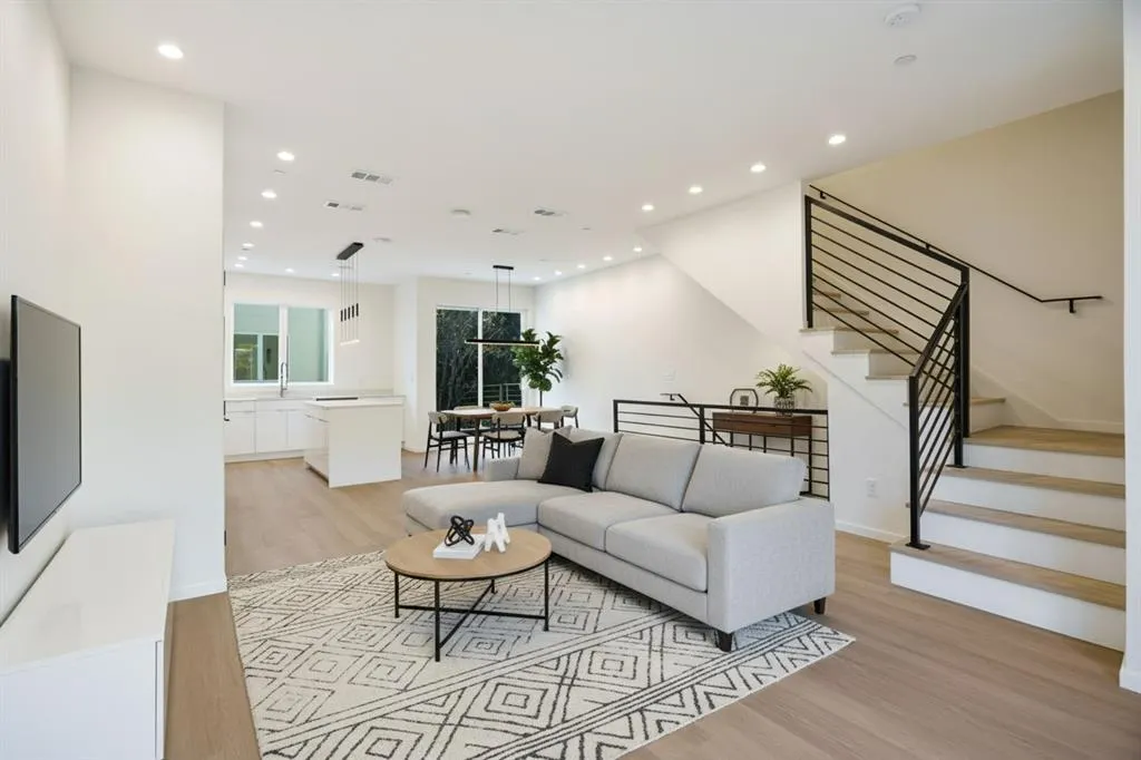 4811 Denton Drive #201
