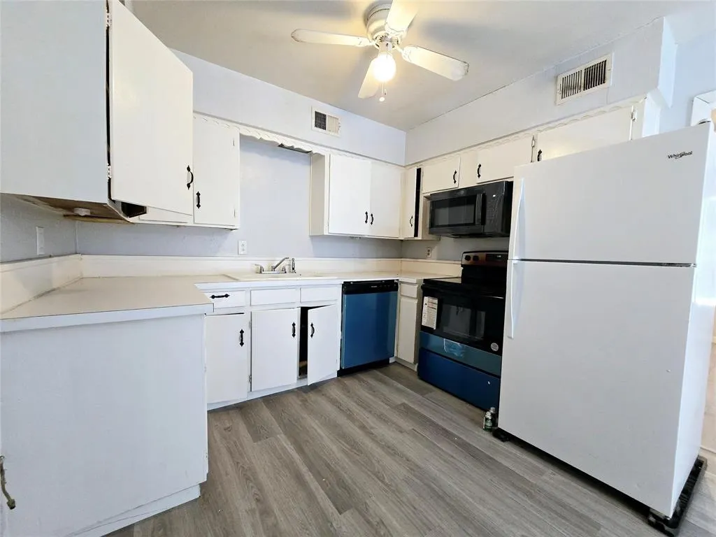 902 Spring Valley #A Plaza