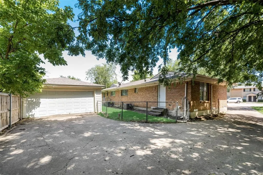 902 Spring Valley #A Plaza