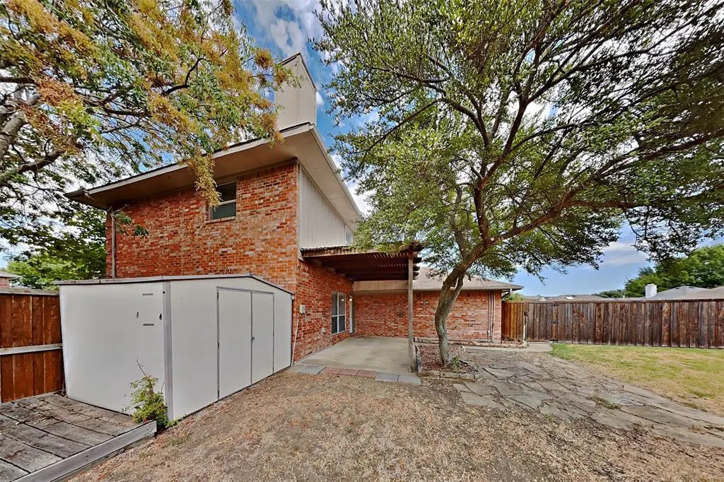 811 Rockefeller Lane