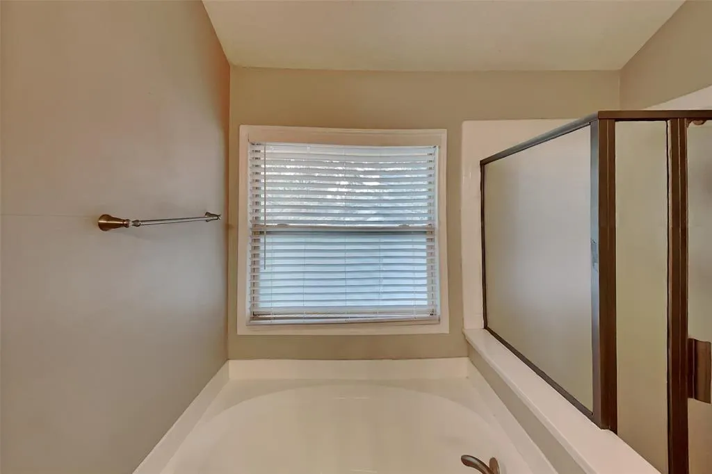 811 Rockefeller Lane
