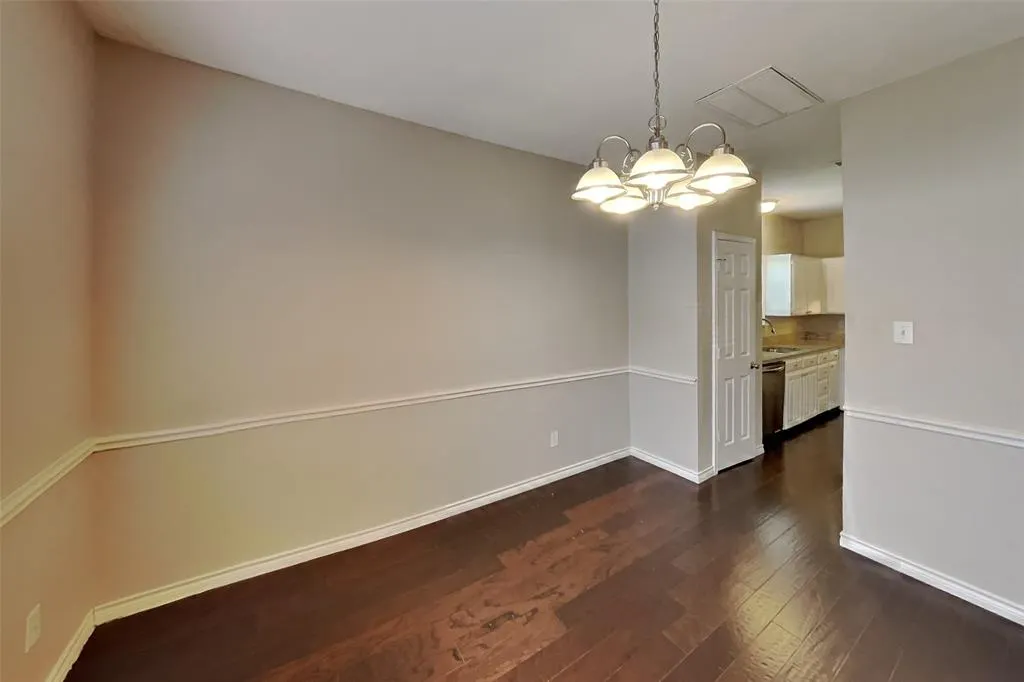 811 Rockefeller Lane