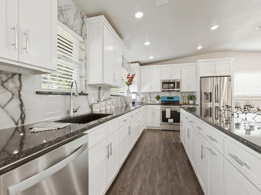 407 Pleasant Valley Lane