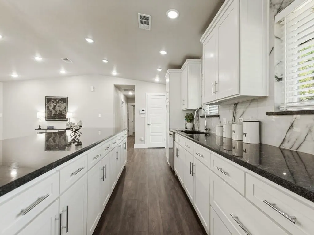 407 Pleasant Valley Lane