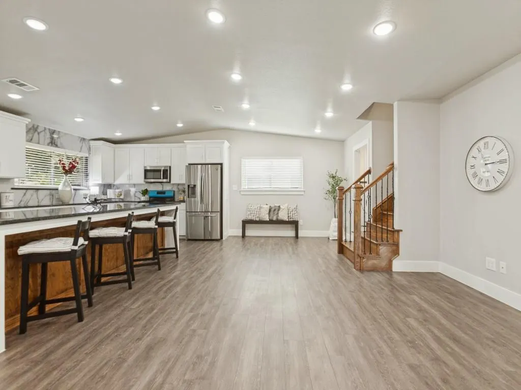 407 Pleasant Valley Lane