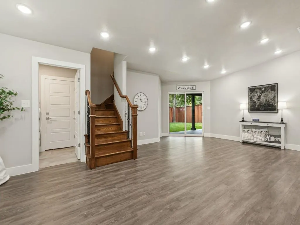 407 Pleasant Valley Lane