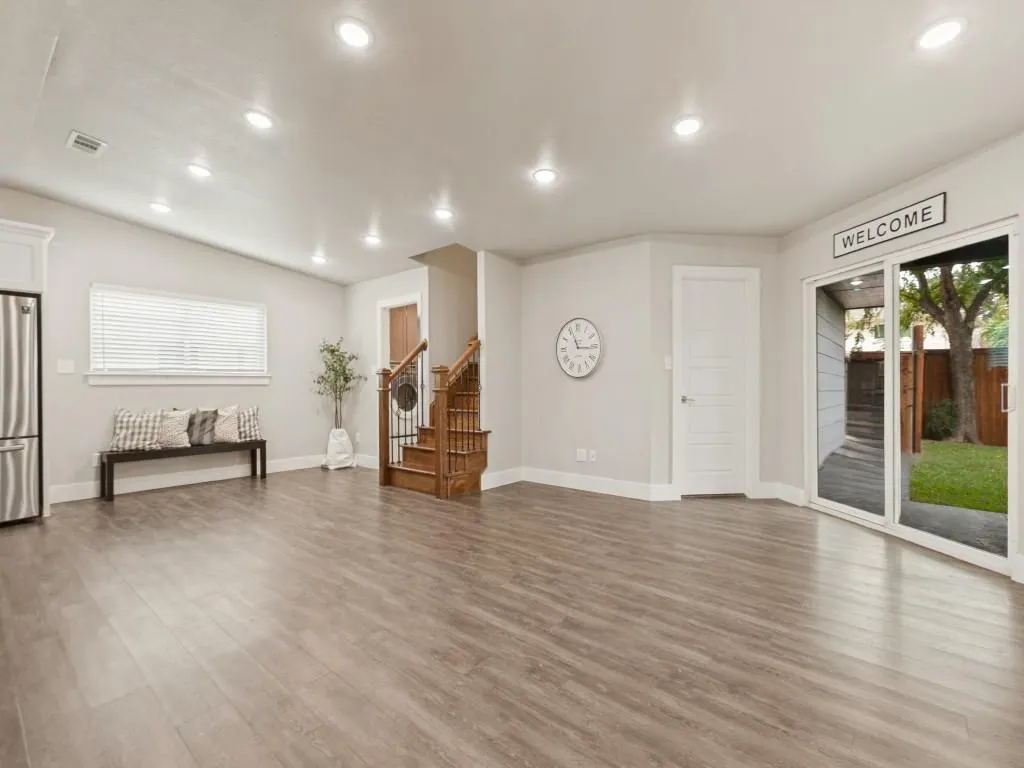 407 Pleasant Valley Lane