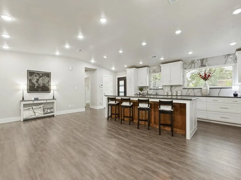 407 Pleasant Valley Lane
