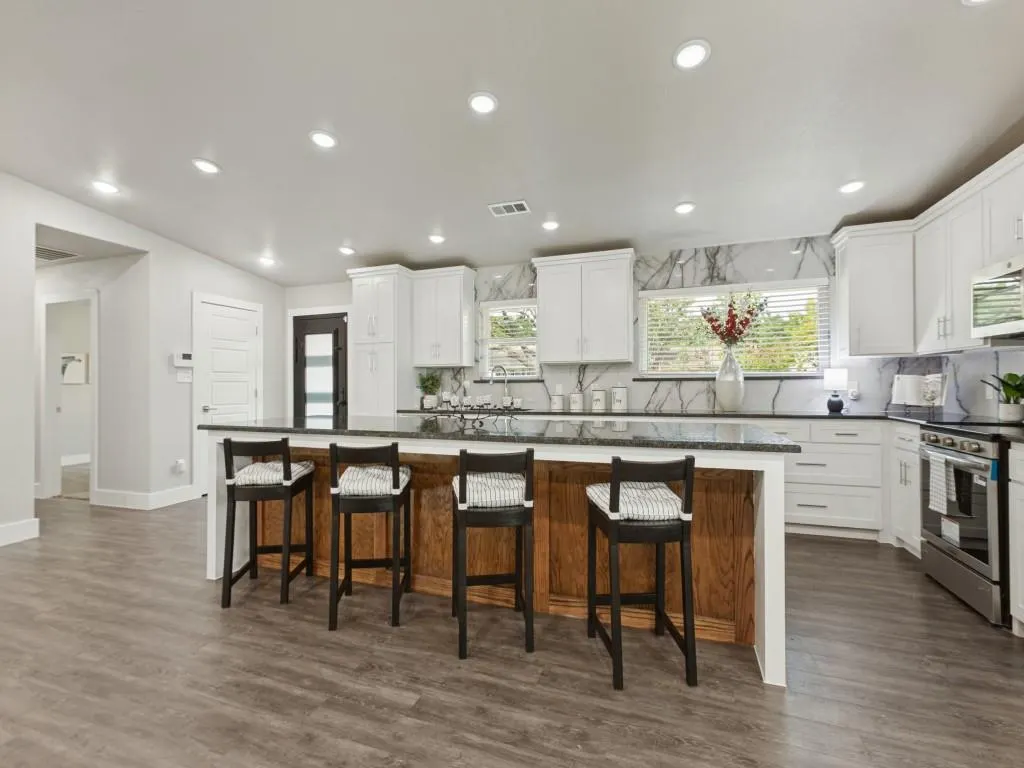 407 Pleasant Valley Lane